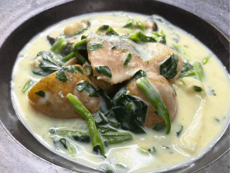 コープデリのサーモンとほうれん草のクリーム煮(インカのめざめ使用)