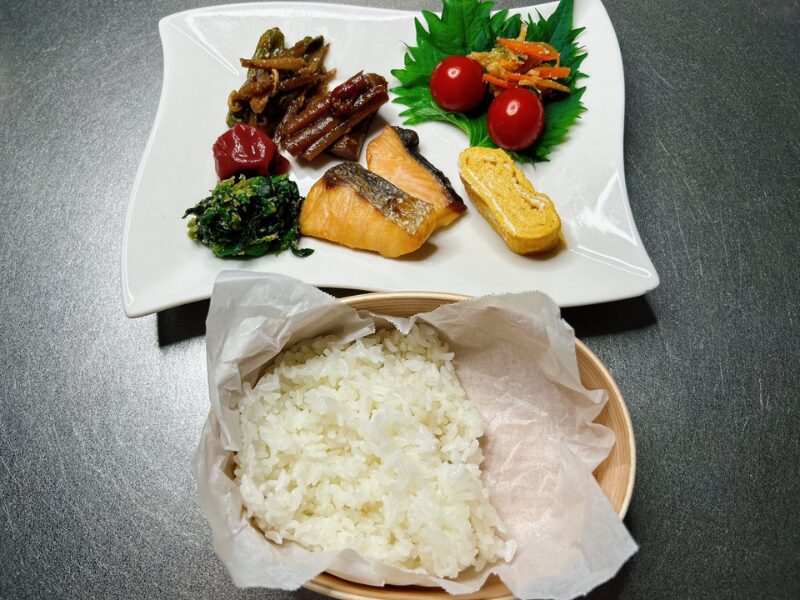 コープ【北海道産秋鮭の塩焼】を使ったお弁当の材料