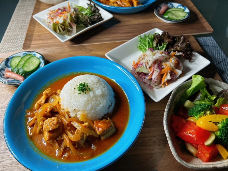 パルシステムのミールキット「バターチキンカレー・彩り野菜のマリネセット」