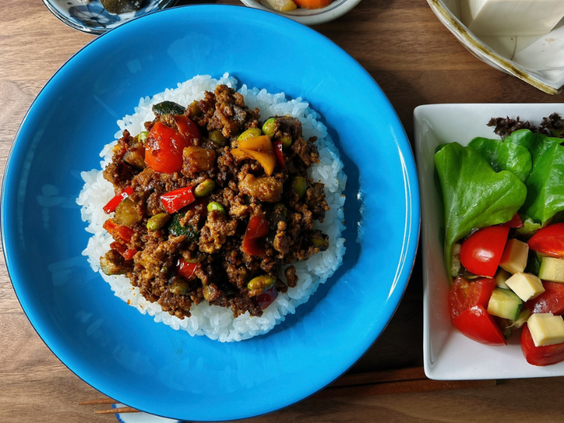 オイシックスのミールキット「スパイス香るドライカレー」