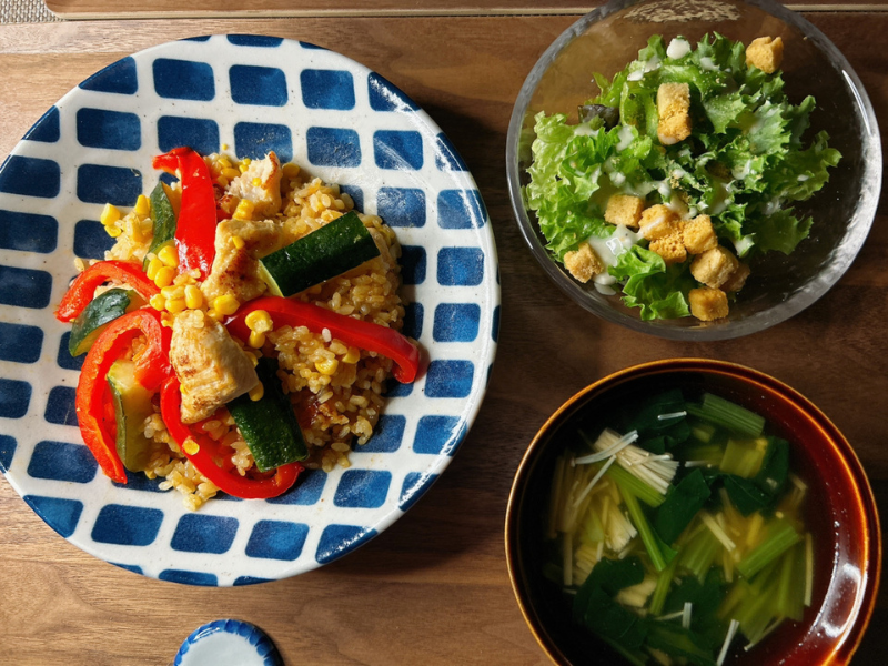 ちゃんとオイシックスの「夏野菜のマイルドチキンカレーパエリア」