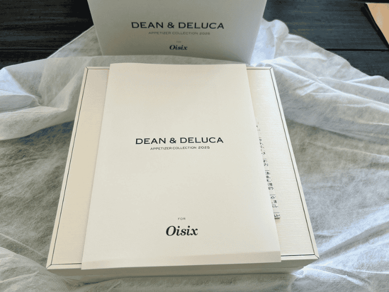 オイシックスおせち（DEAN & DELUCA）の重箱とお品書き